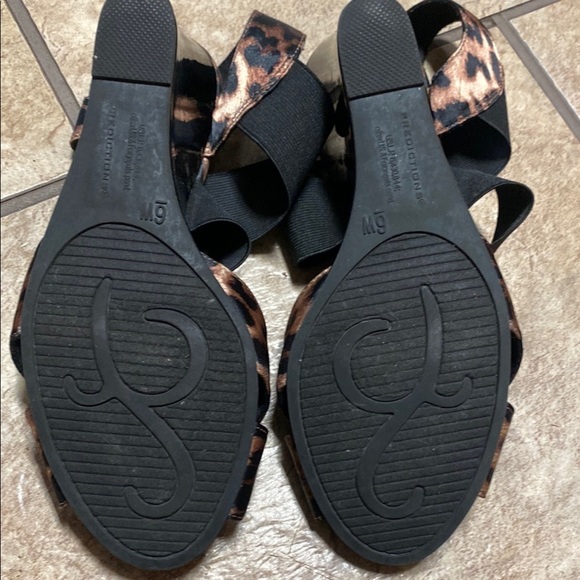 Predictions Size 6W Brown and Black Leopard Print Wedges - Picture 9 of 11